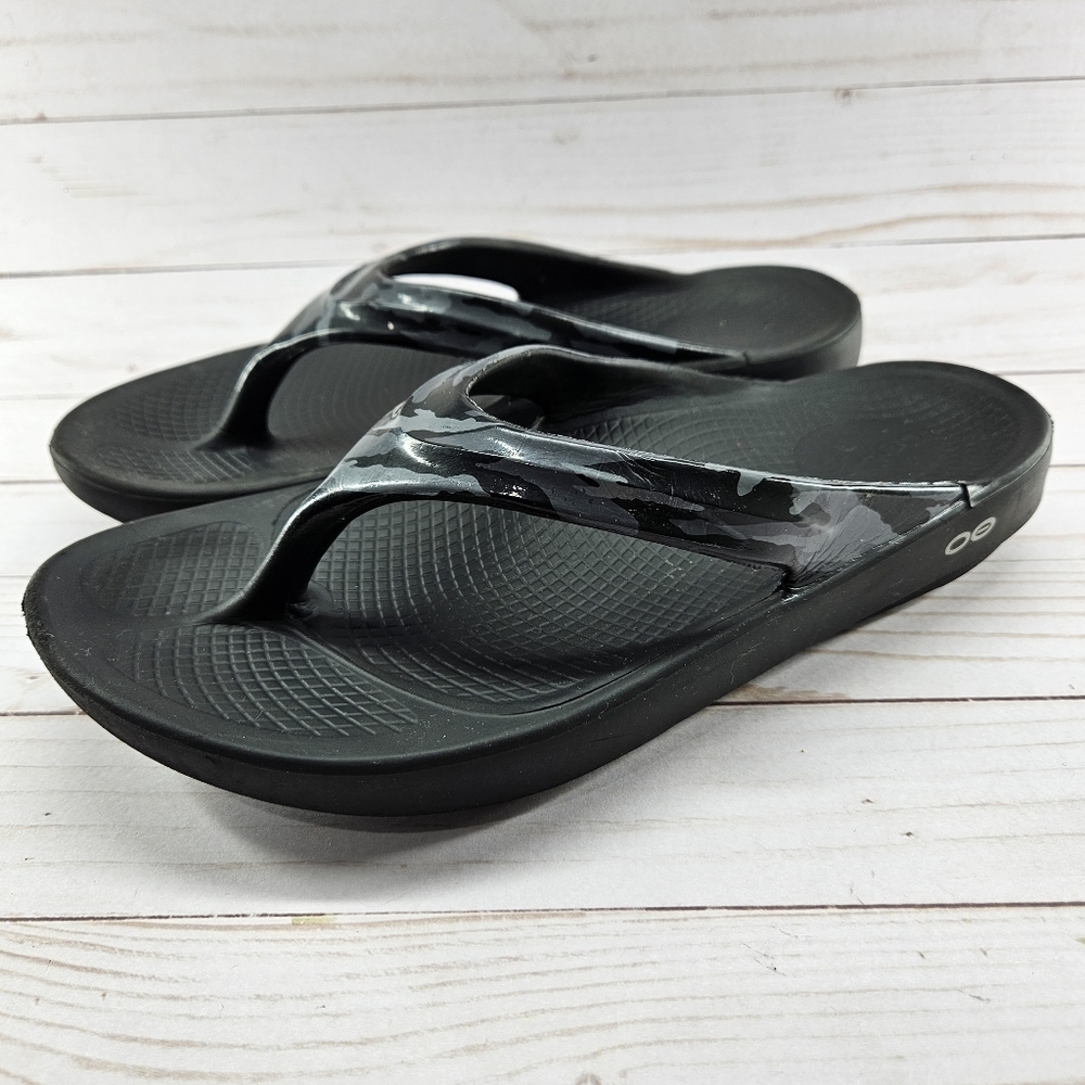 Oofos Oolala Womens Size 11 Black Gray Camo‎ Comfort Recovery Sandal Flip Flop